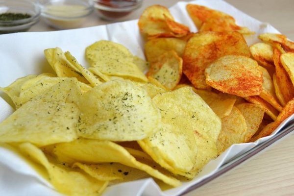Homemade potato crisps